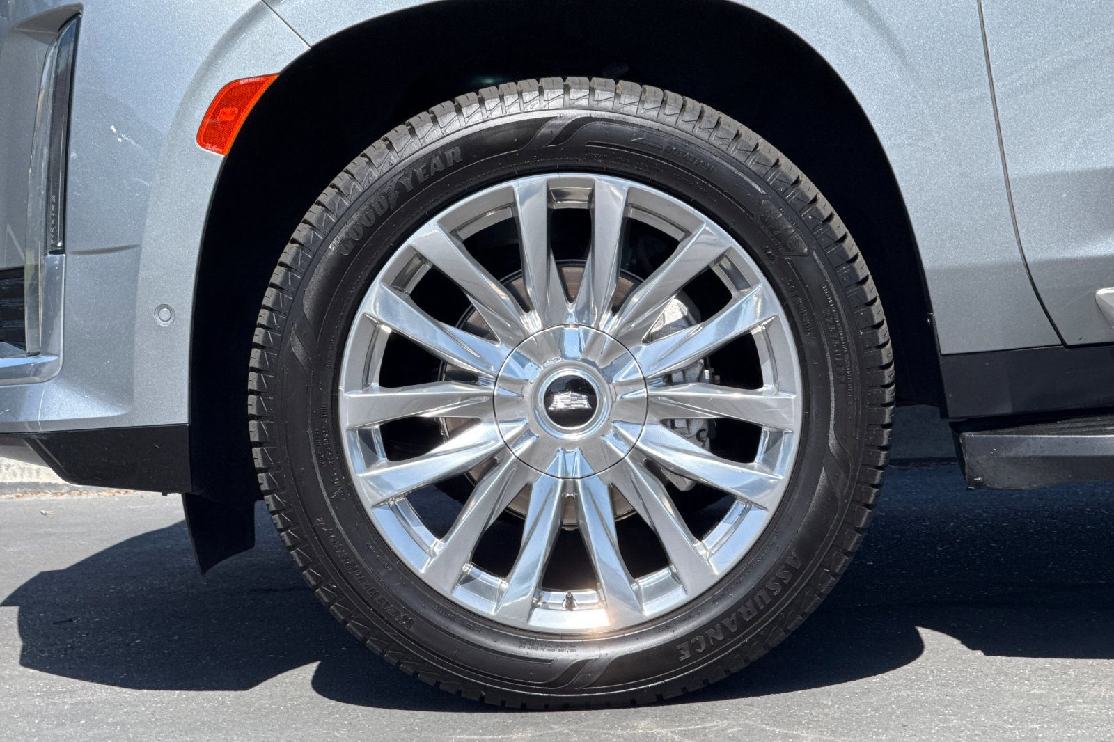 Used 2023 Cadillac Escalade ESV Premium Luxury w/ Performance Package image 38