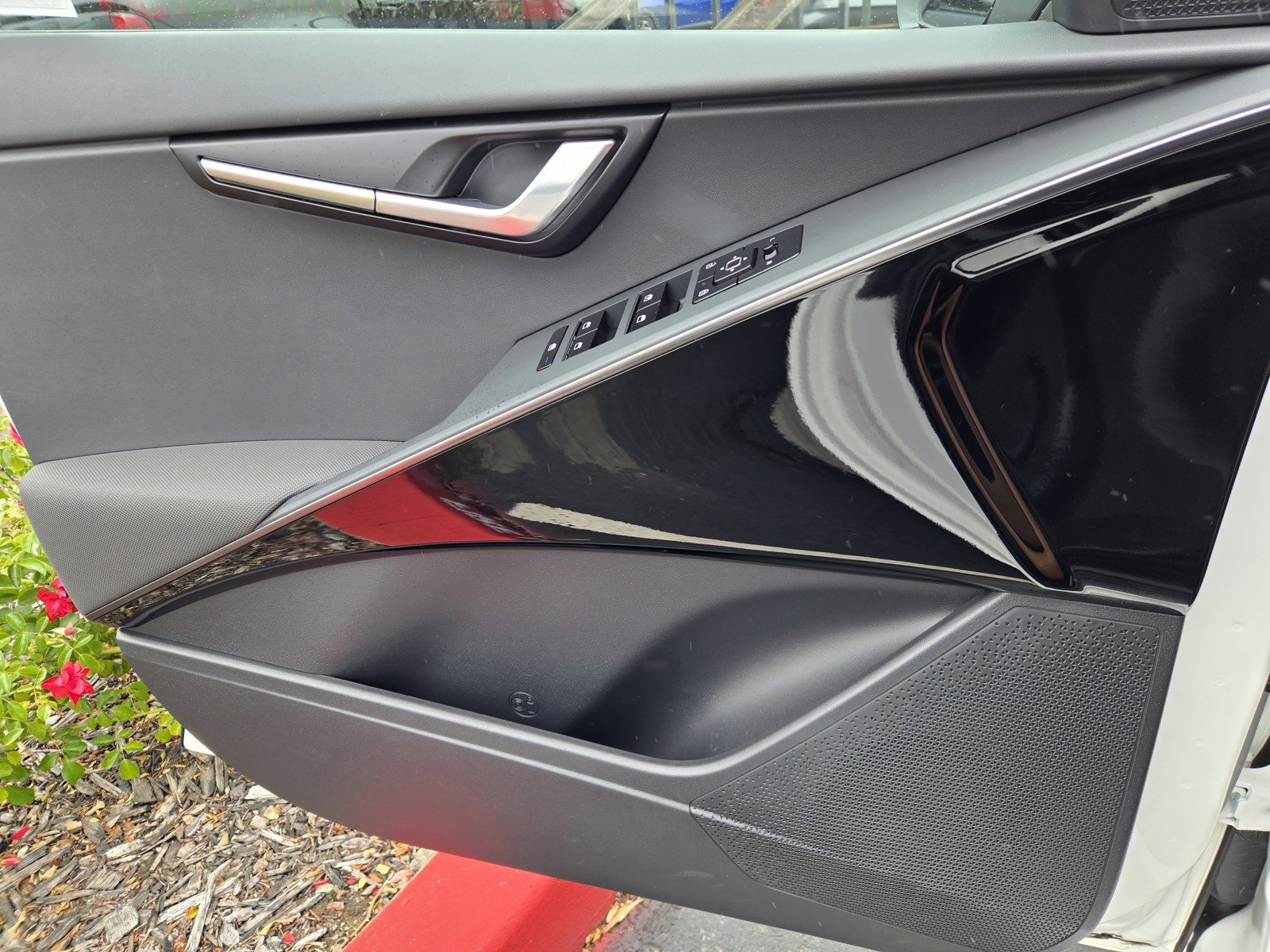 Certified 2023 Kia Niro Wind FWD image 25