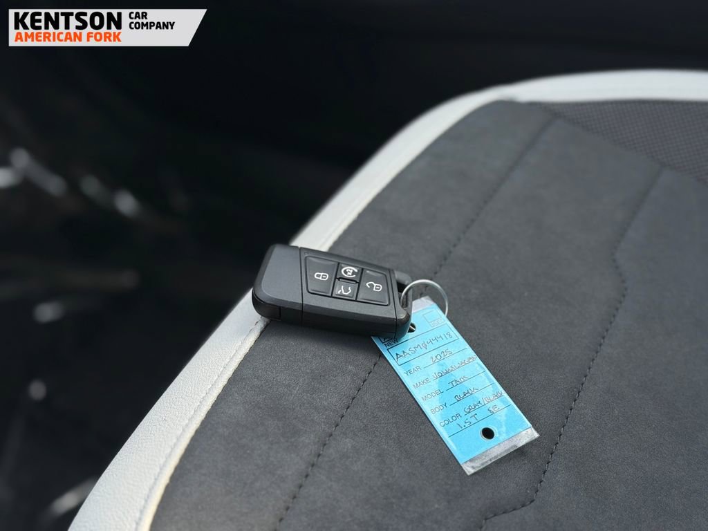 Used 2025 Volkswagen Taos SE image 43