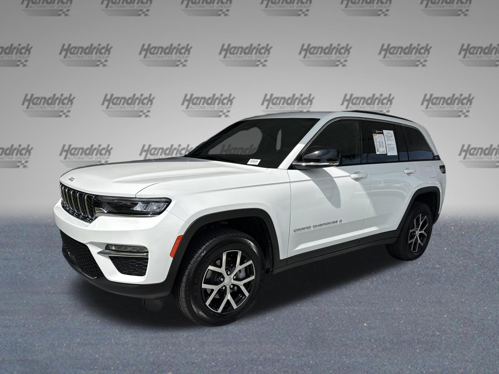 Used 2025 Jeep Grand Cherokee Limited AWD/4WD image 4