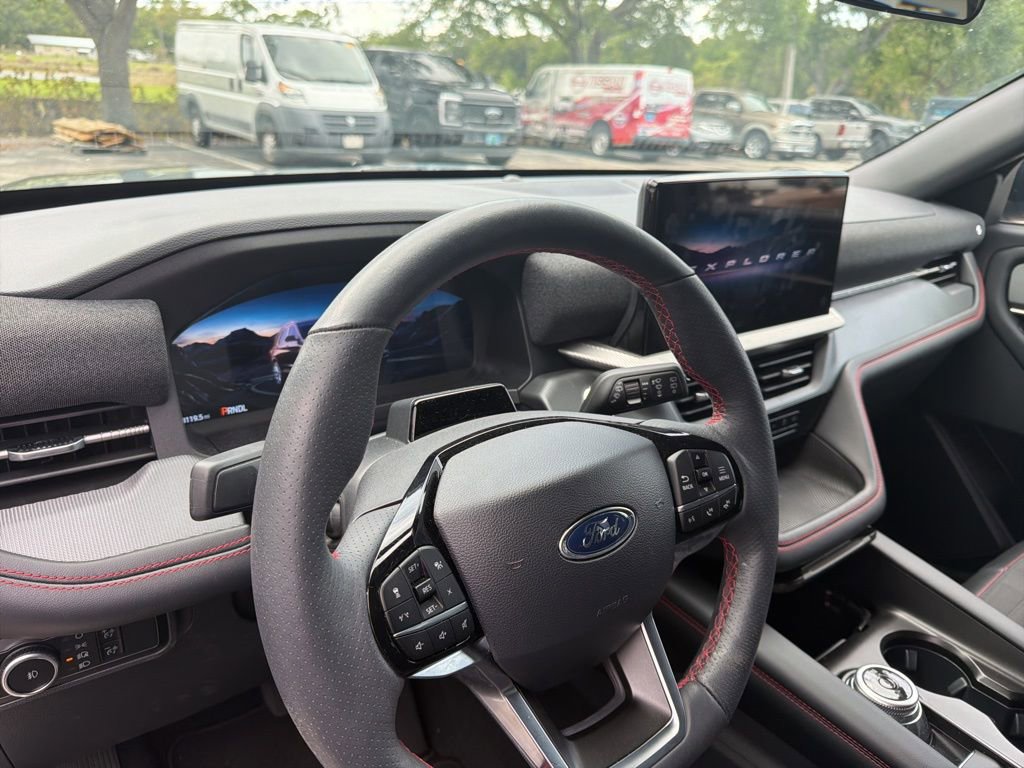 Used 2025 Ford Explorer ST-Line image 9