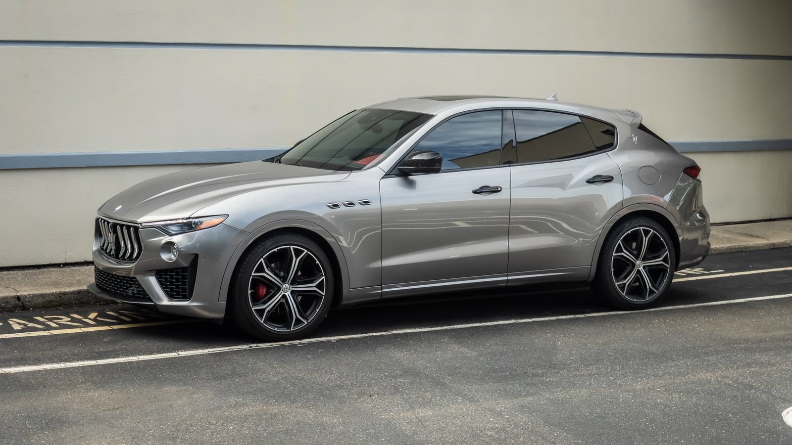 Used 2022 Maserati Levante GT AWD/4WD image 4