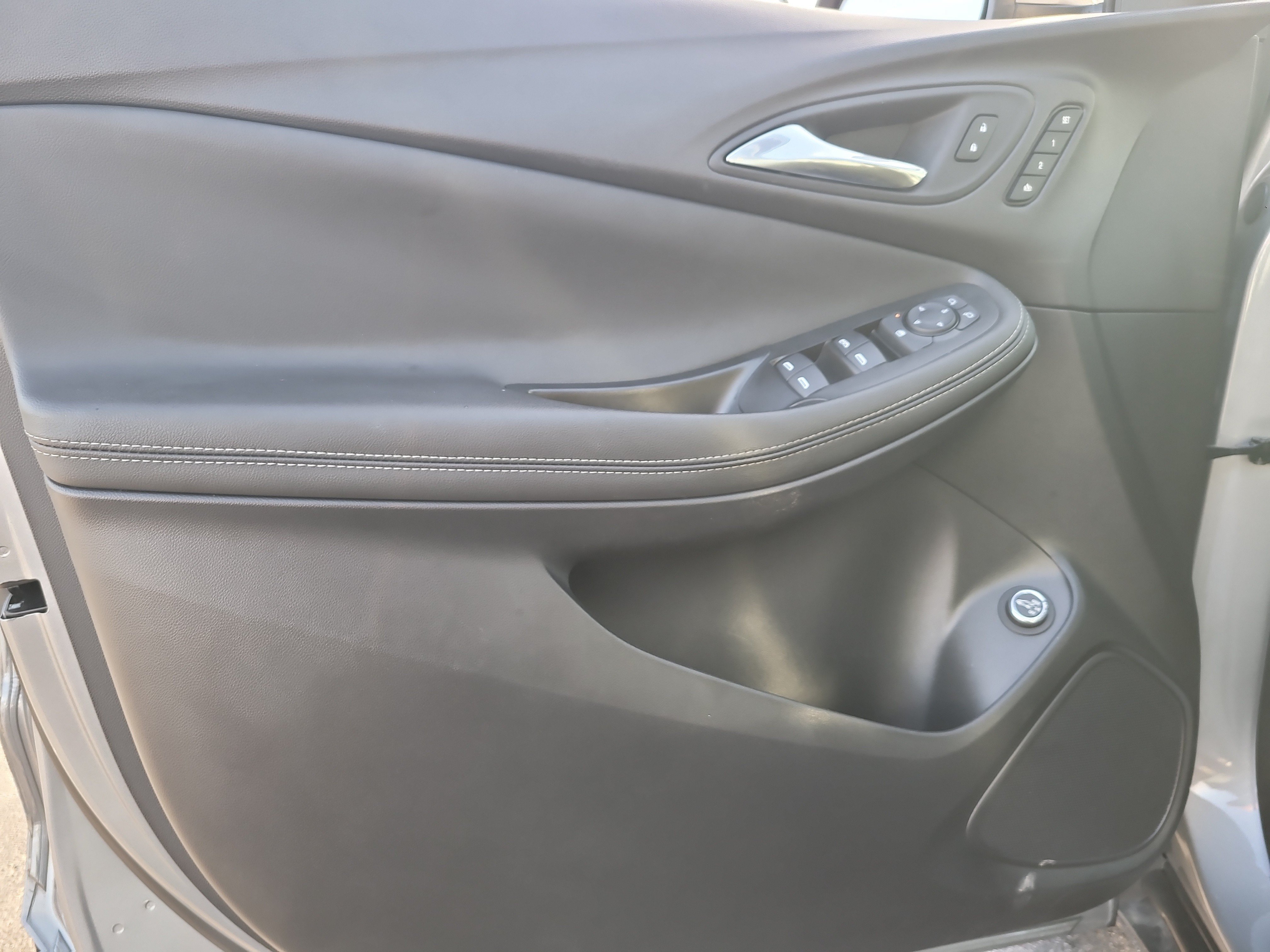 Used 2023 Buick Encore GX Essence w/ Experience Buick Package FWD image 15