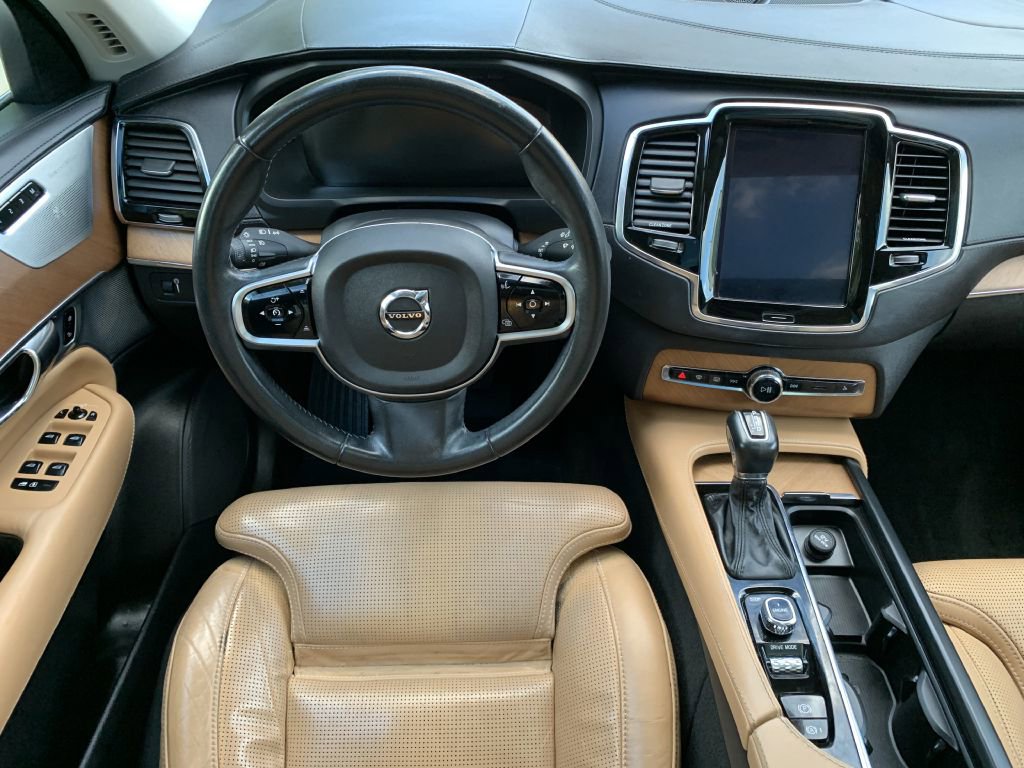 Used 2016 Volvo XC90 T6 Inscription w/ Vision Package image 11