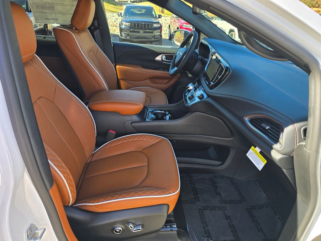 New 2026 Chrysler Pacifica Pinnacle image 28