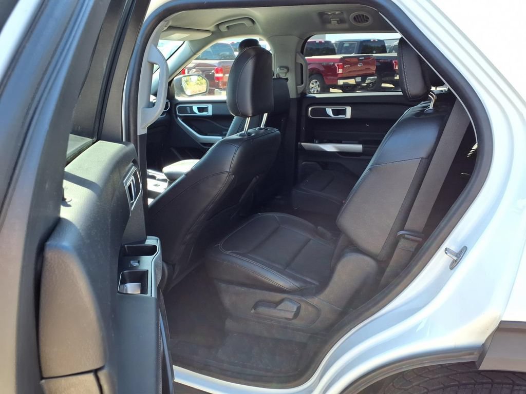 Used 2022 Ford Explorer XLT w/ Equipment Group 202A AWD/4WD image 35