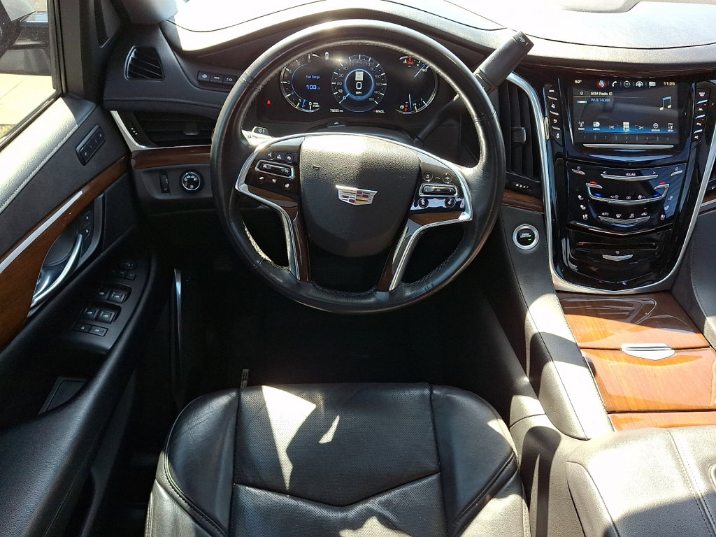 Used 2020 Cadillac Escalade Luxury AWD/4WD image 20