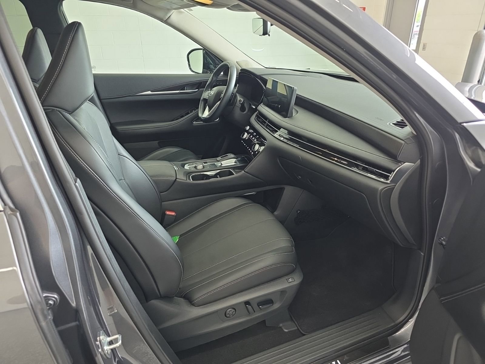 Certified 2023 INFINITI QX60 Sensory w/ Vision Package FWD image 9