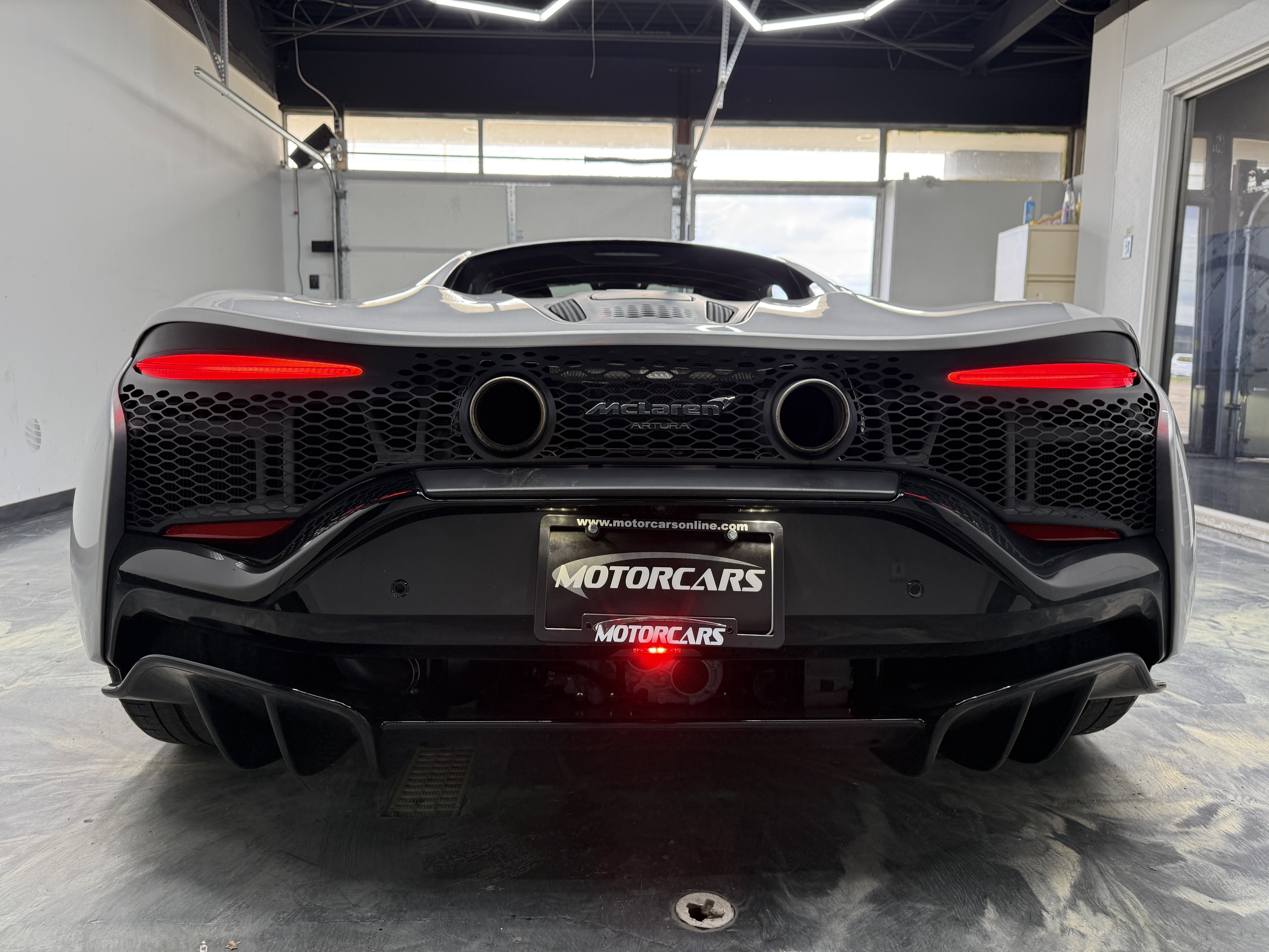 Used 2023 McLaren Artura image 11