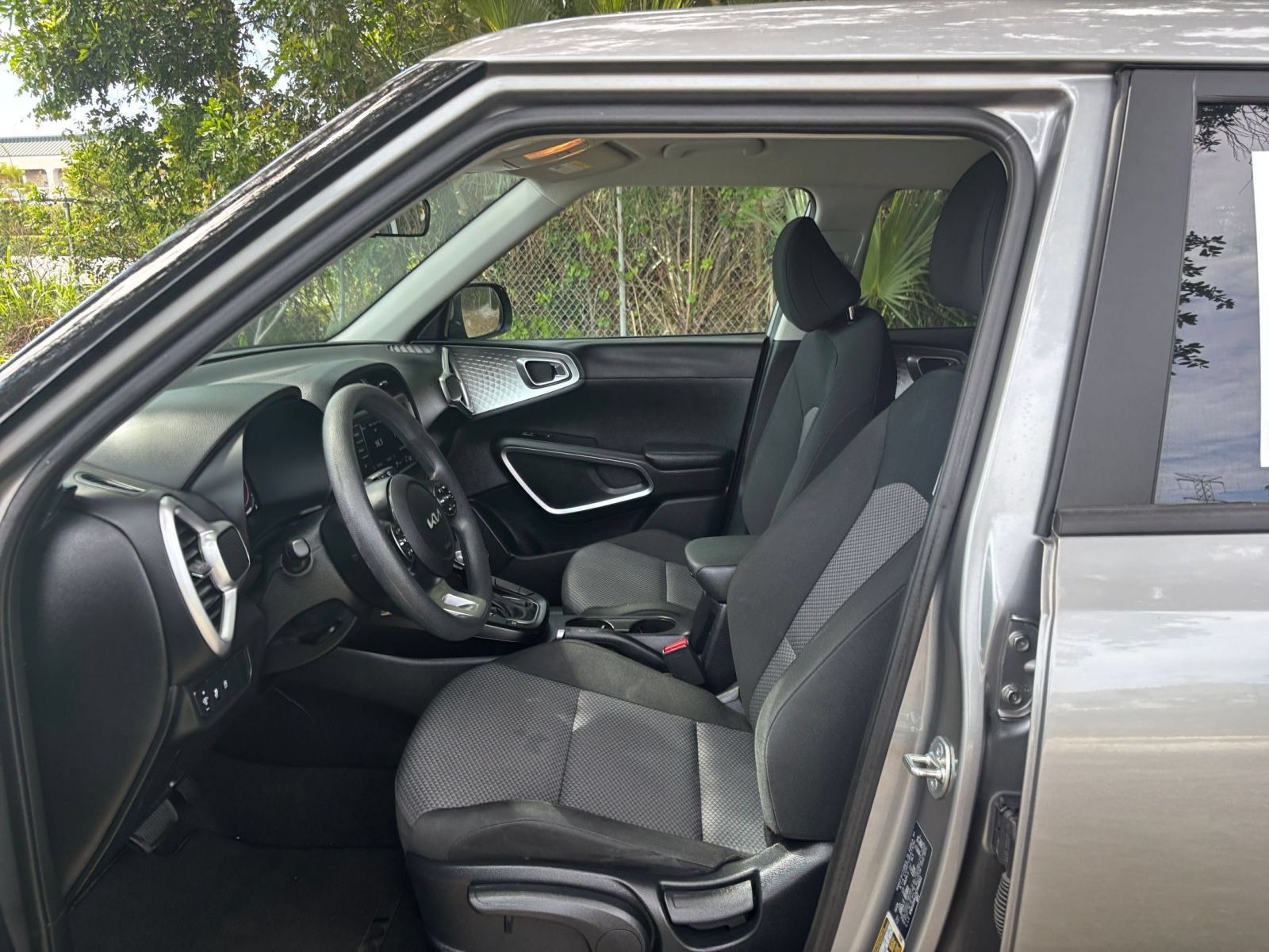 Used 2025 Kia Soul LX w/ LX Technology Package FWD image 25