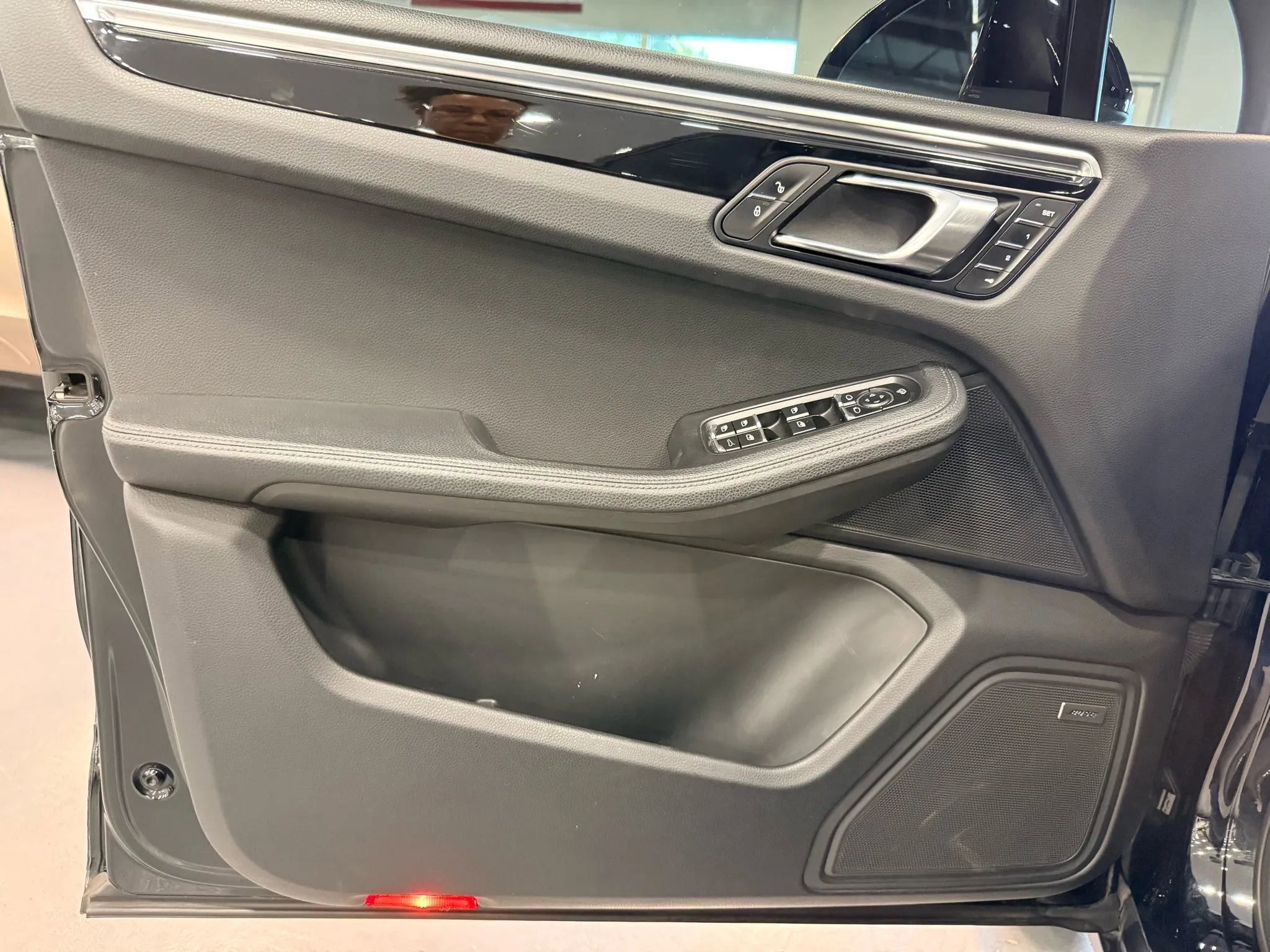 Used 2018 Porsche Macan Sport Edition image 36