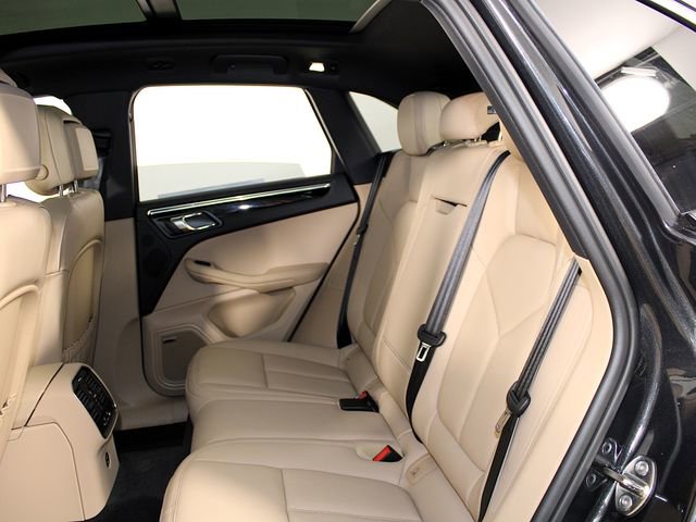 Used 2025 Porsche Macan image 22