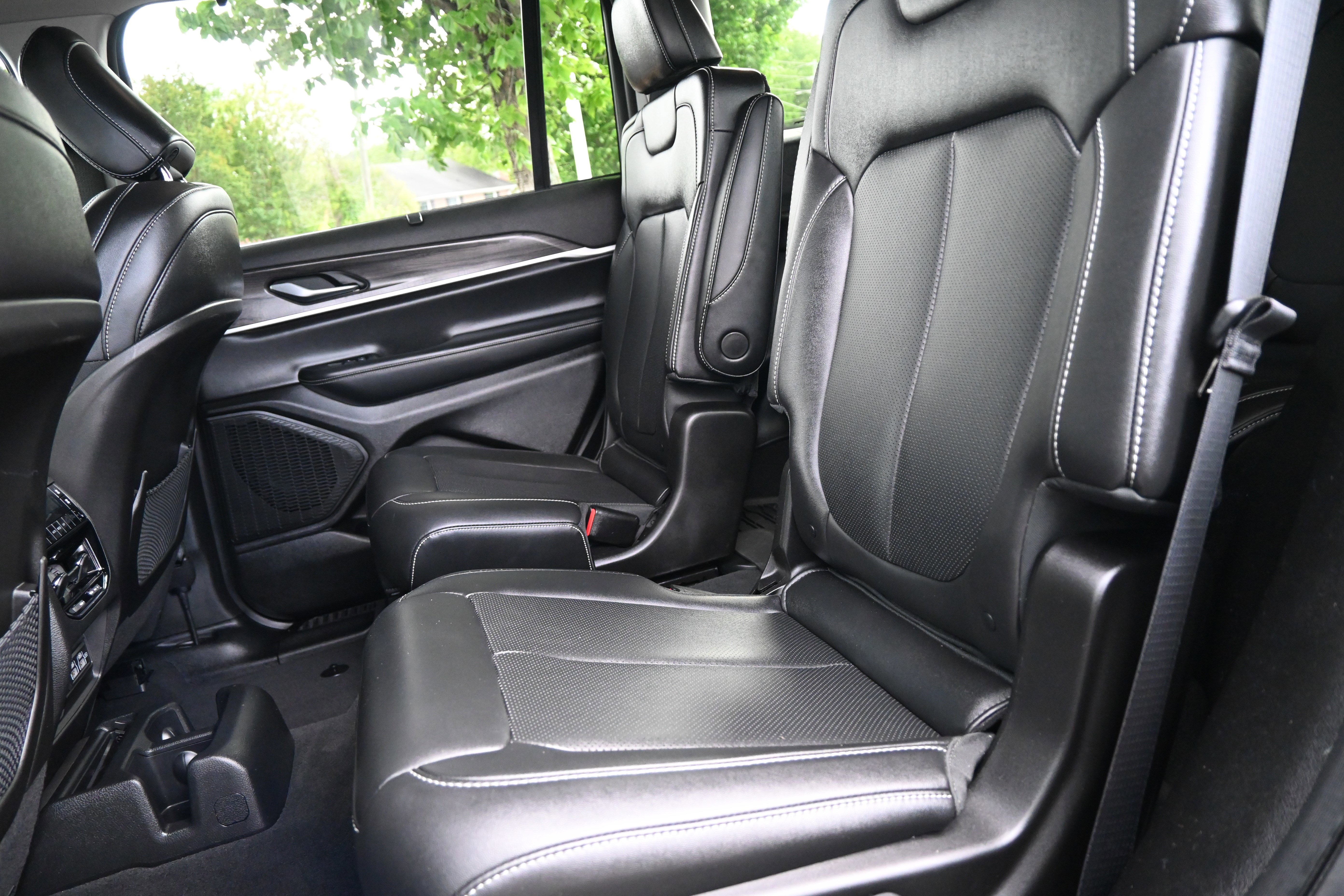 Used 2023 Jeep Grand Cherokee L Limited w/ Luxury Tech Group II AWD/4WD image 32