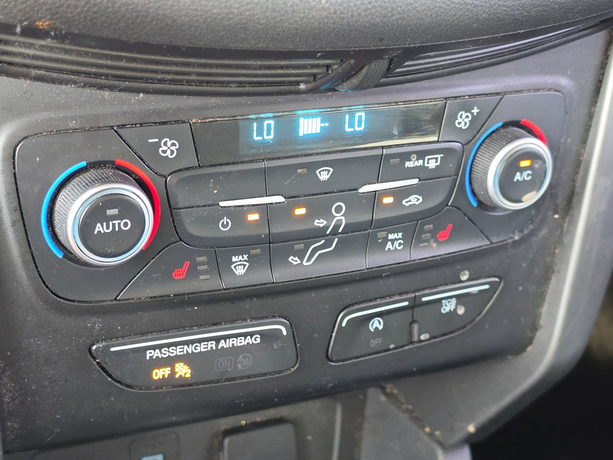 Used 2019 Ford Escape SE FWD image 25