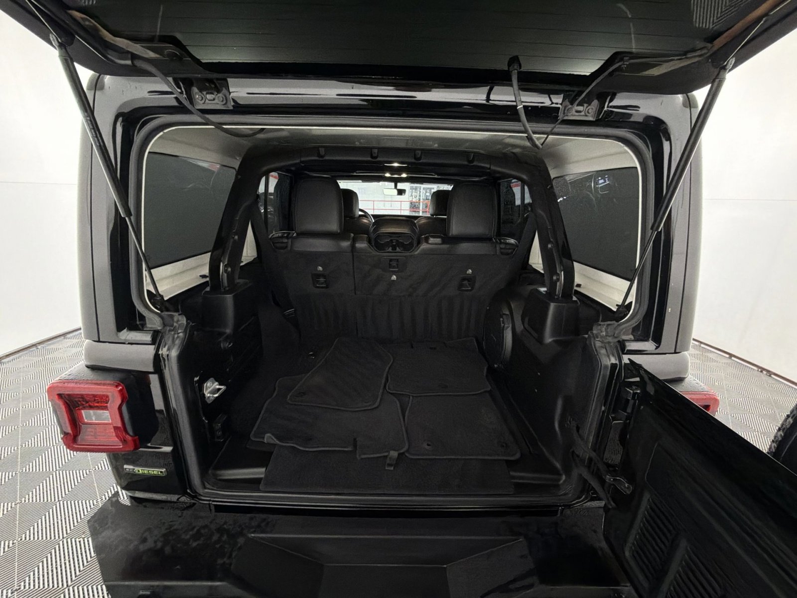 Used 2021 Jeep Wrangler Unlimited Sahara image 25