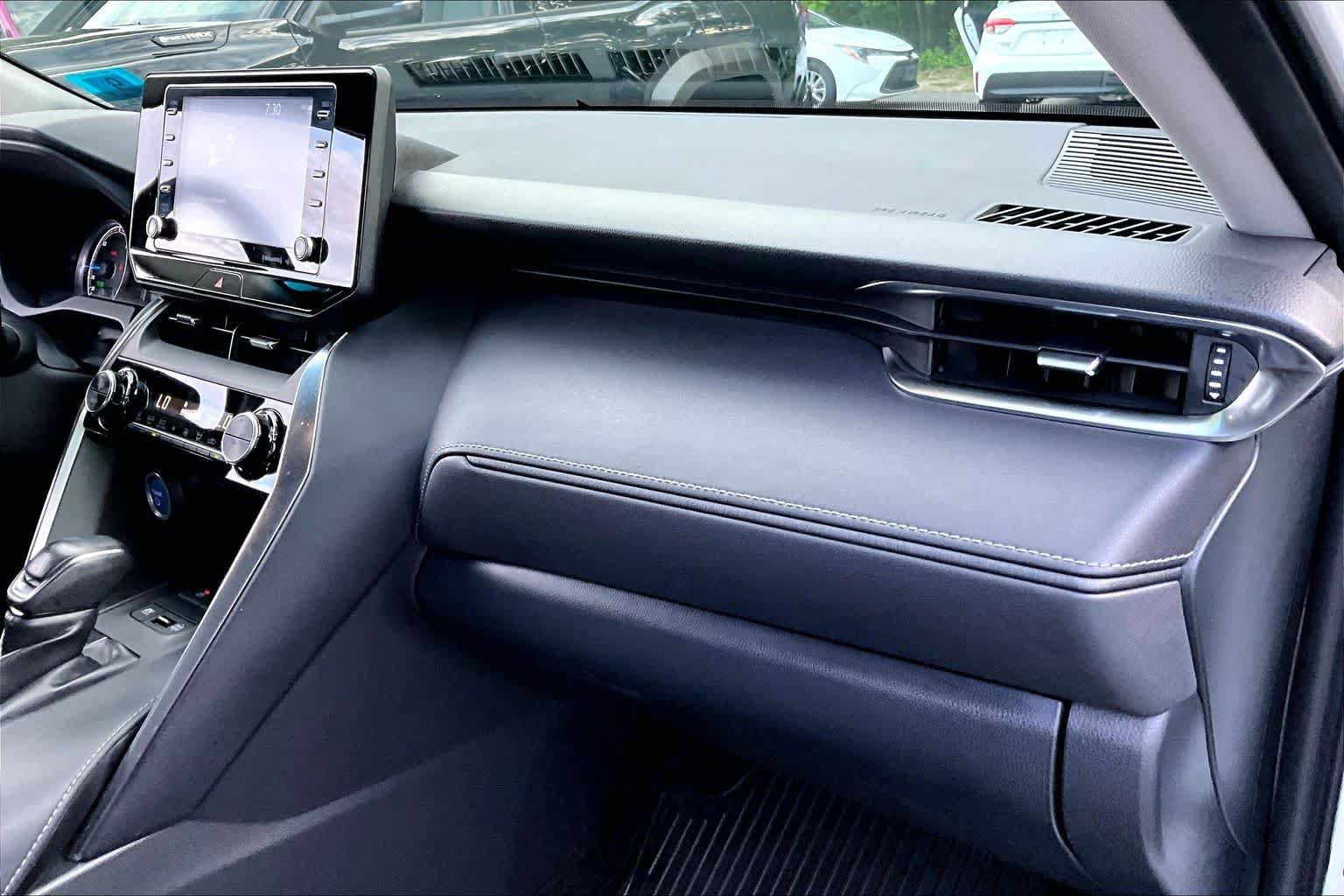 Used 2021 Toyota Venza AWD/4WD image 17