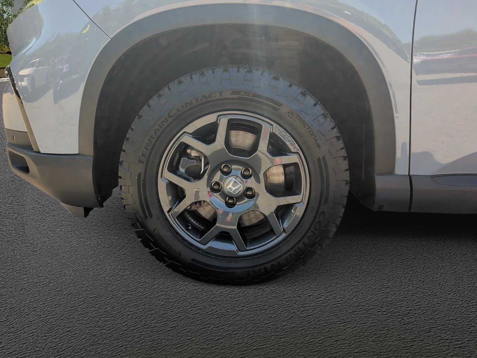 Used 2025 Honda Pilot TrailSport image 10