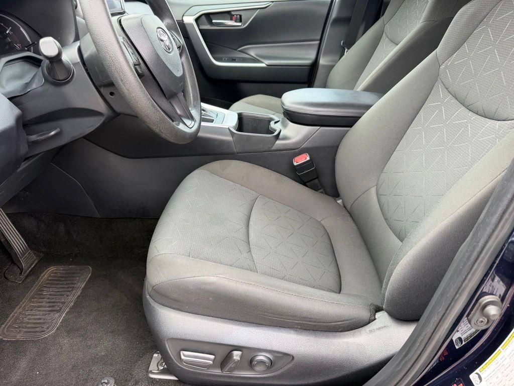 Used 2024 Toyota RAV4 XLE FWD image 9