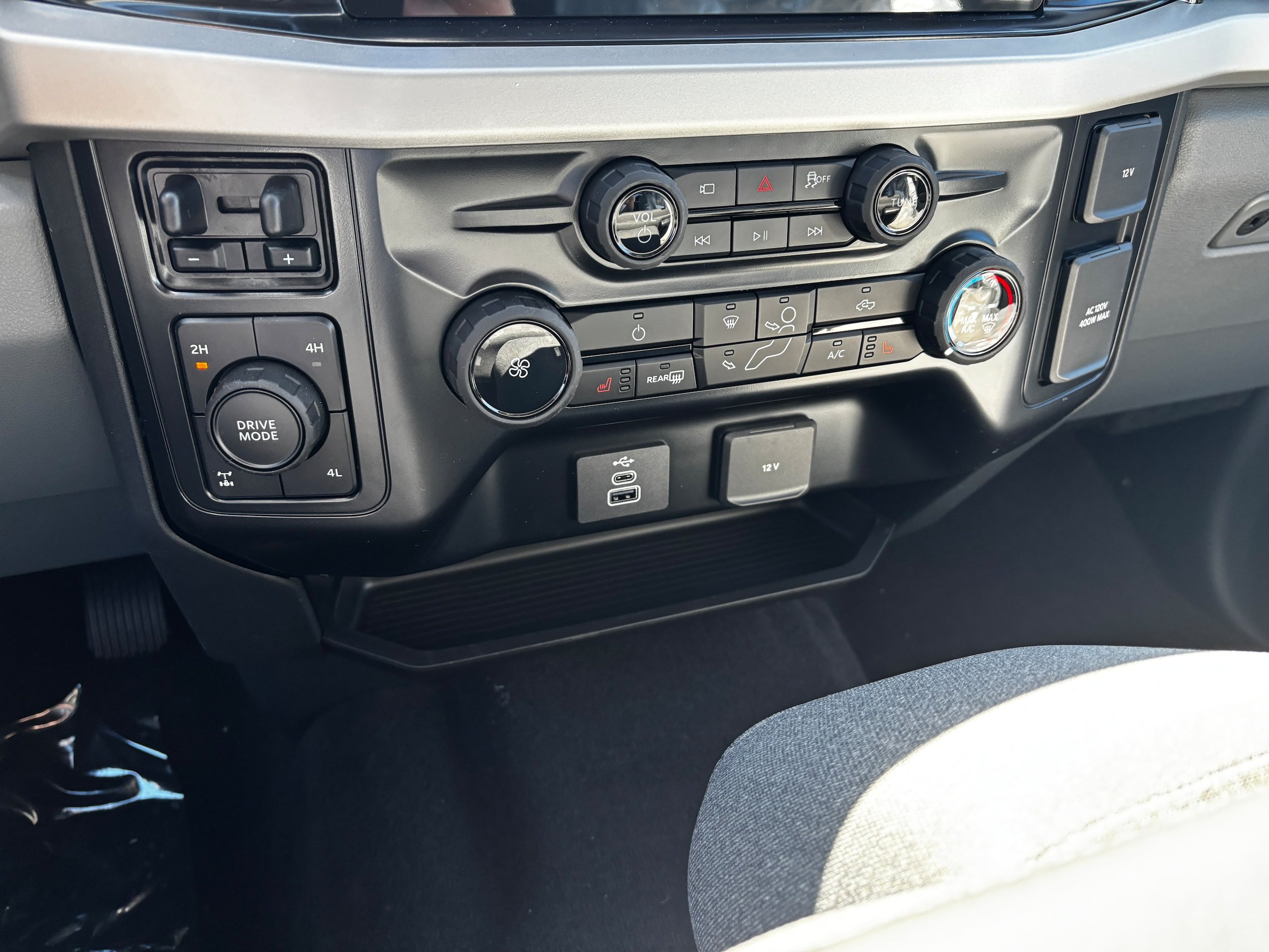 New 2027 Ford F250 XLT w/ XLT Premium Package AWD/4WD image 14