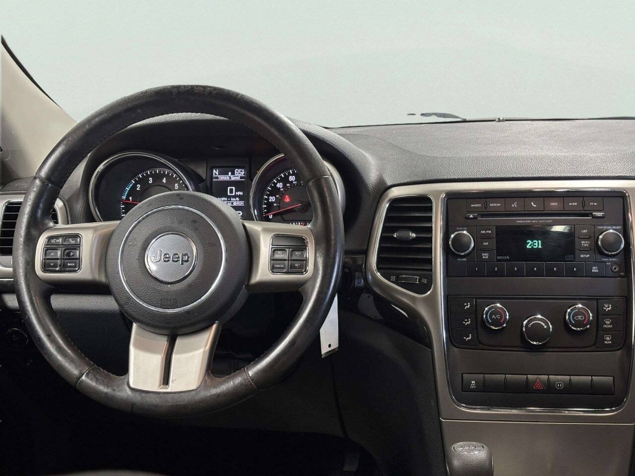 Used 2012 Jeep Grand Cherokee Laredo w/ Laredo E Group AWD/4WD image 25