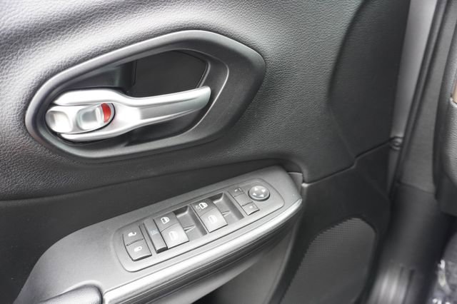 Used 2015 Jeep Cherokee Limited image 12