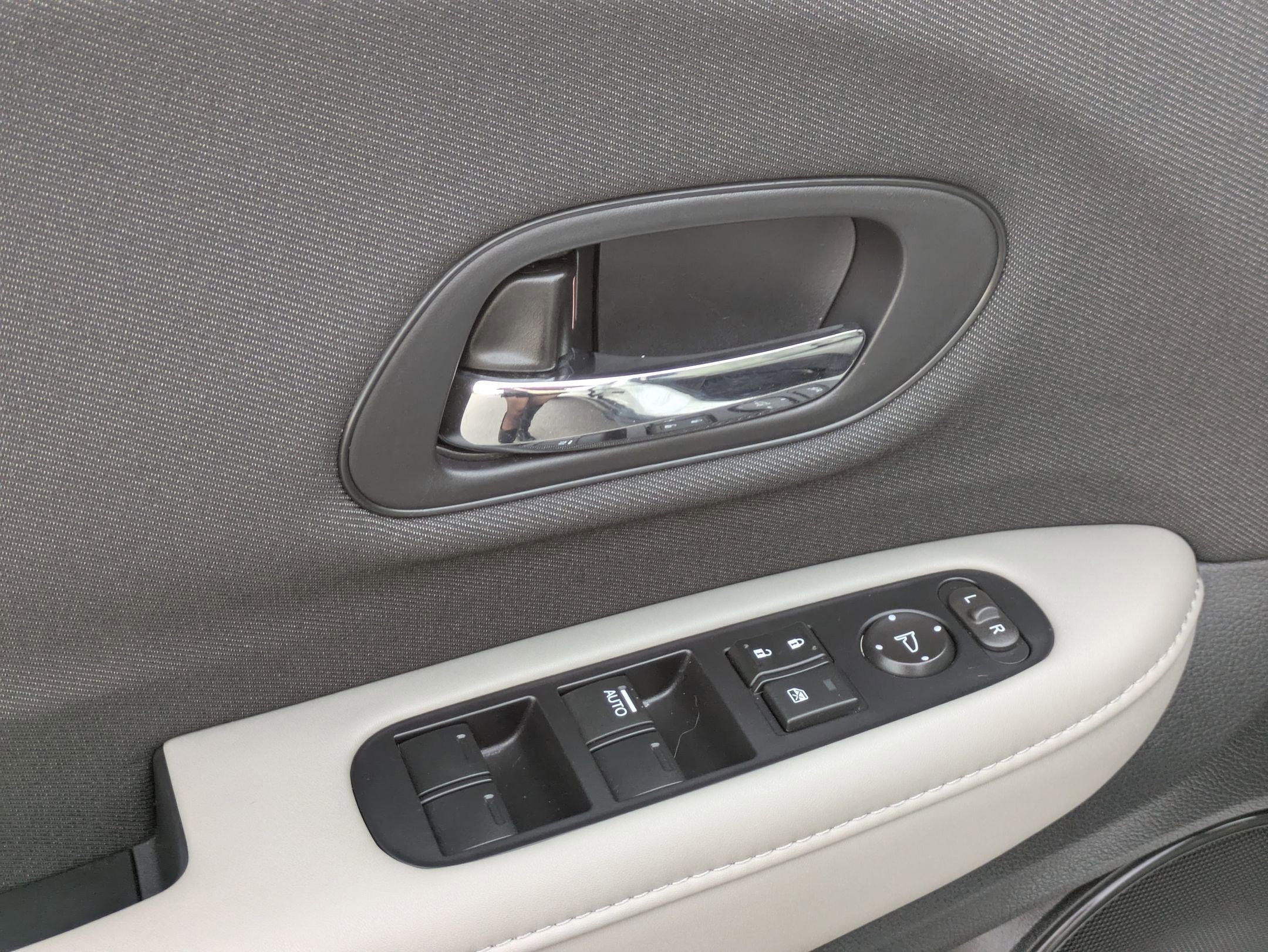 Used 2021 Honda HR-V LX image 13