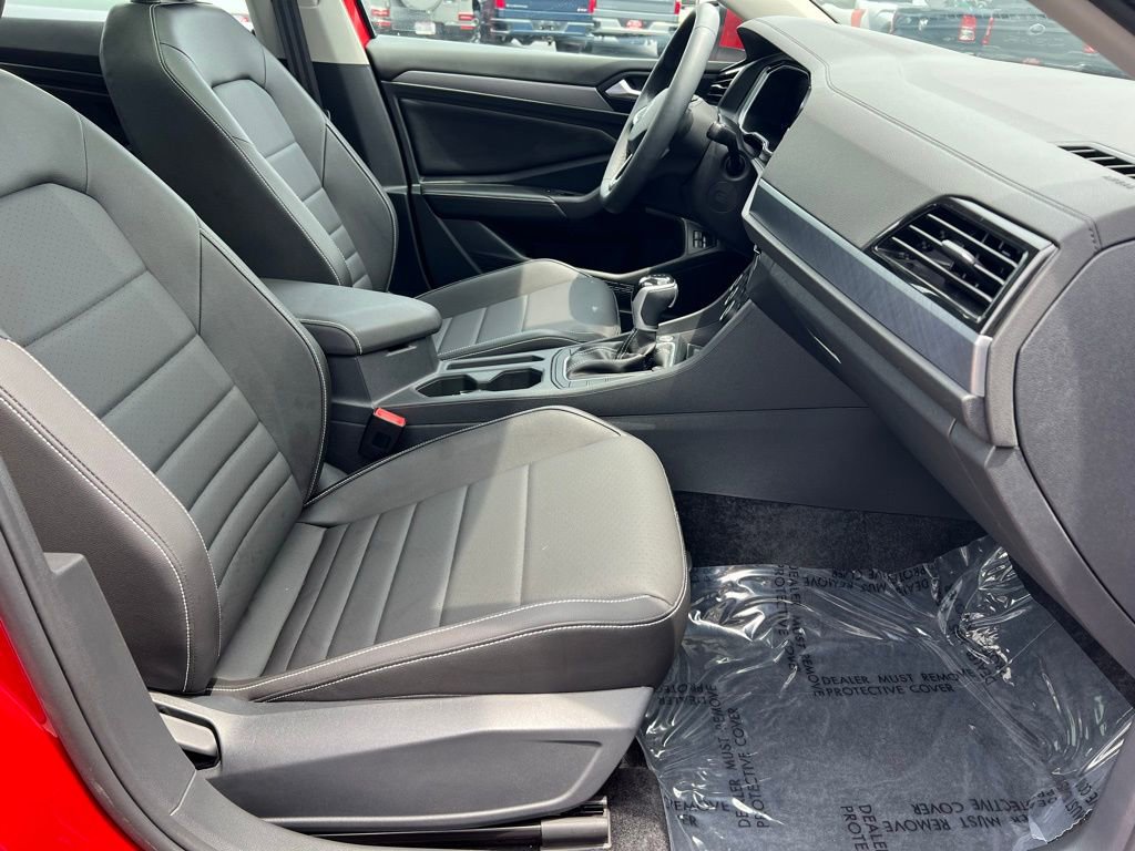 Used 2024 Volkswagen Jetta SE w/ Panoramic Sunroof Package image 31