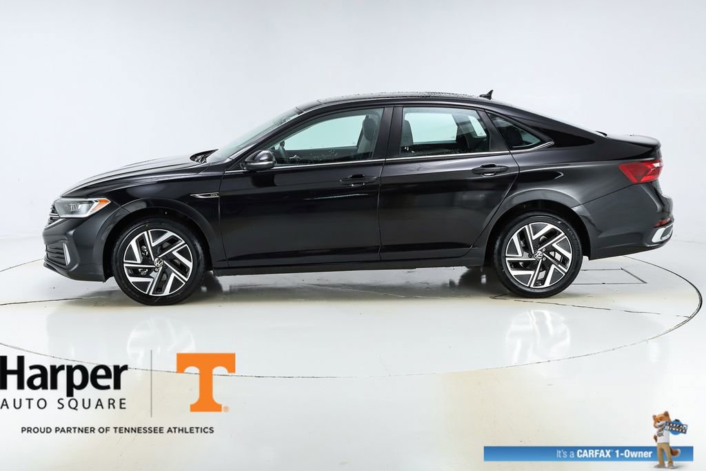 Used 2024 Volkswagen Jetta SEL FWD image 2