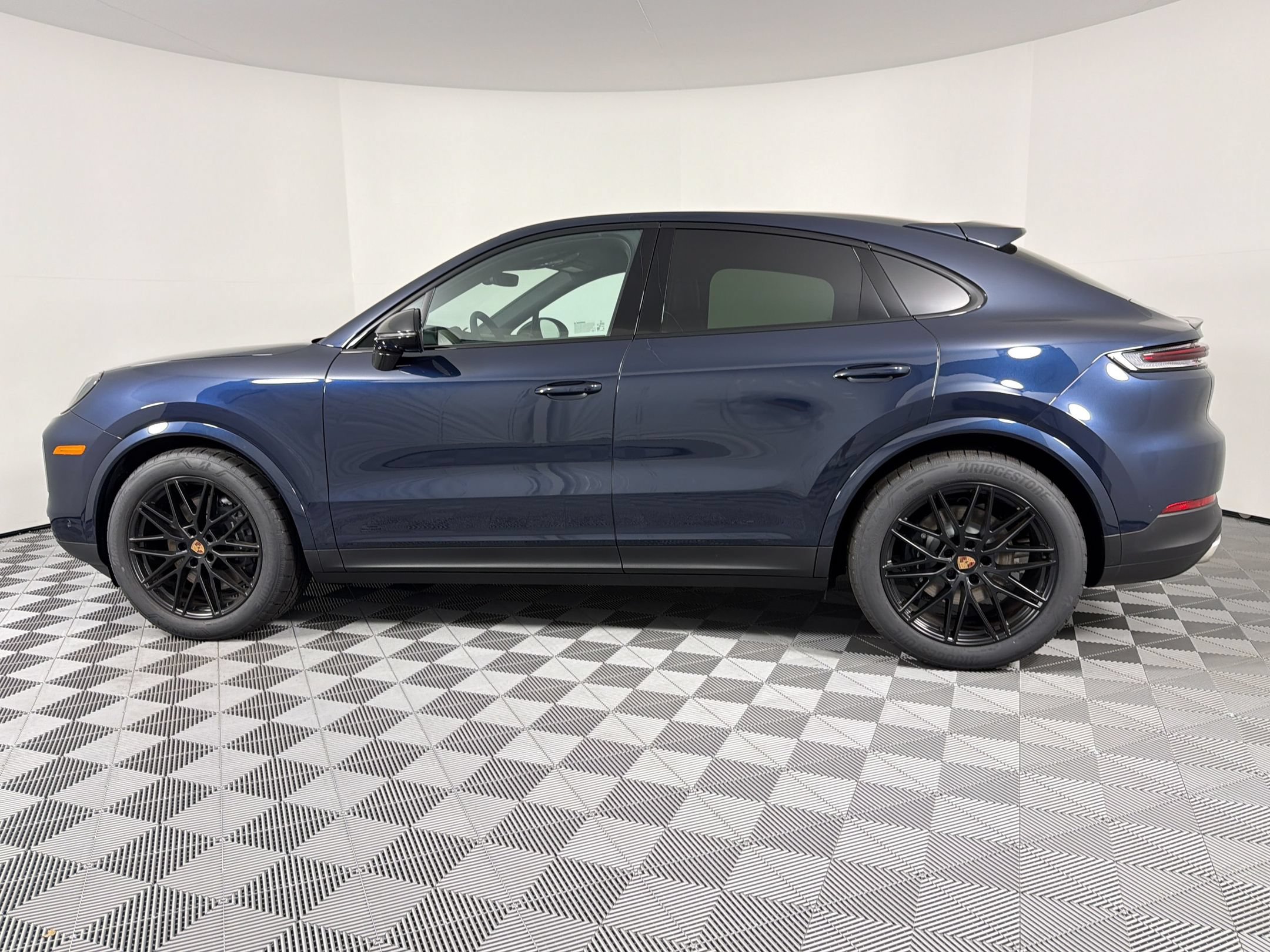 Certified 2026 Porsche Cayenne Coupe AWD/4WD image 2