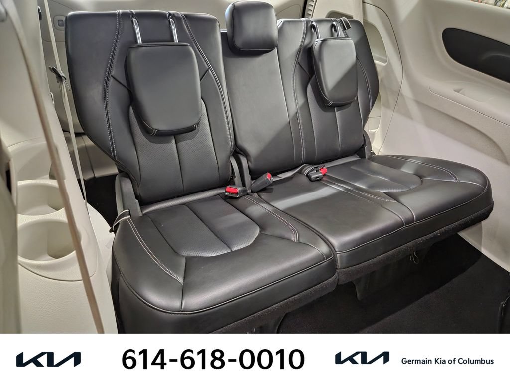 Used 2023 Chrysler Pacifica Touring-L FWD image 18