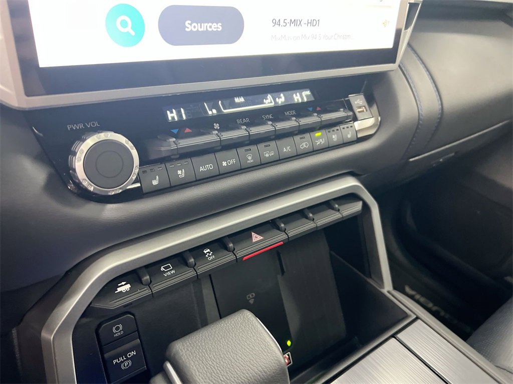 Used 2025 Toyota Sequoia Platinum image 15