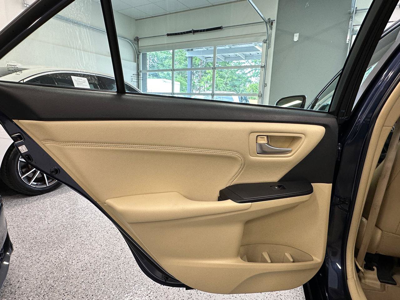 Used 2015 Toyota Camry XLE w/ Moonroof Package FWD image 20