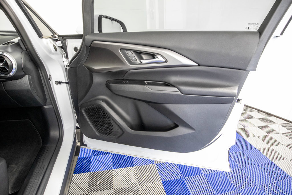 Used 2025 Chevrolet Equinox EV LT w/ Comfort Package FWD image 14