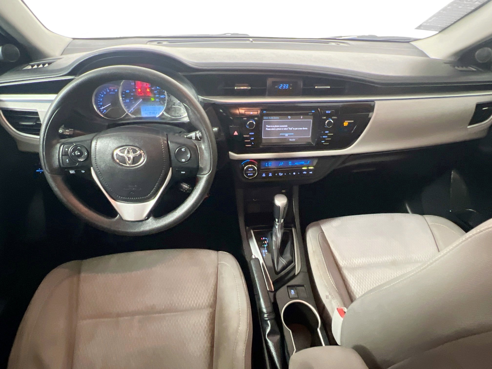 Used 2015 Toyota Corolla LE FWD image 29