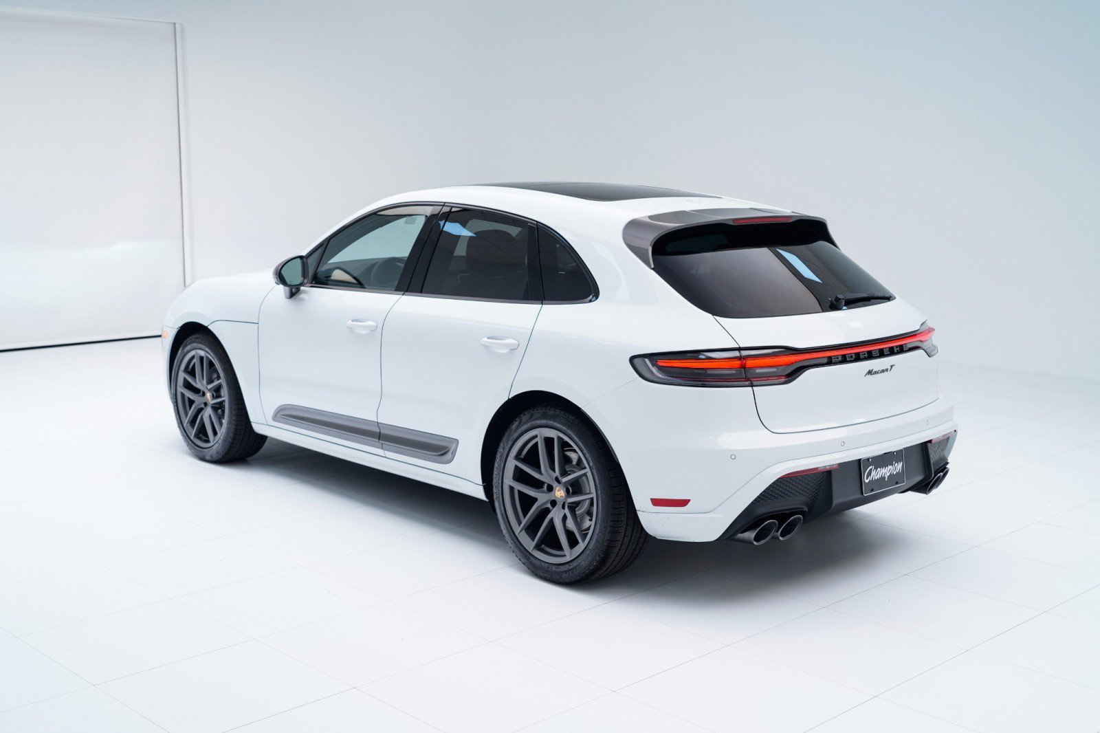 New 2026 Porsche Macan image 3