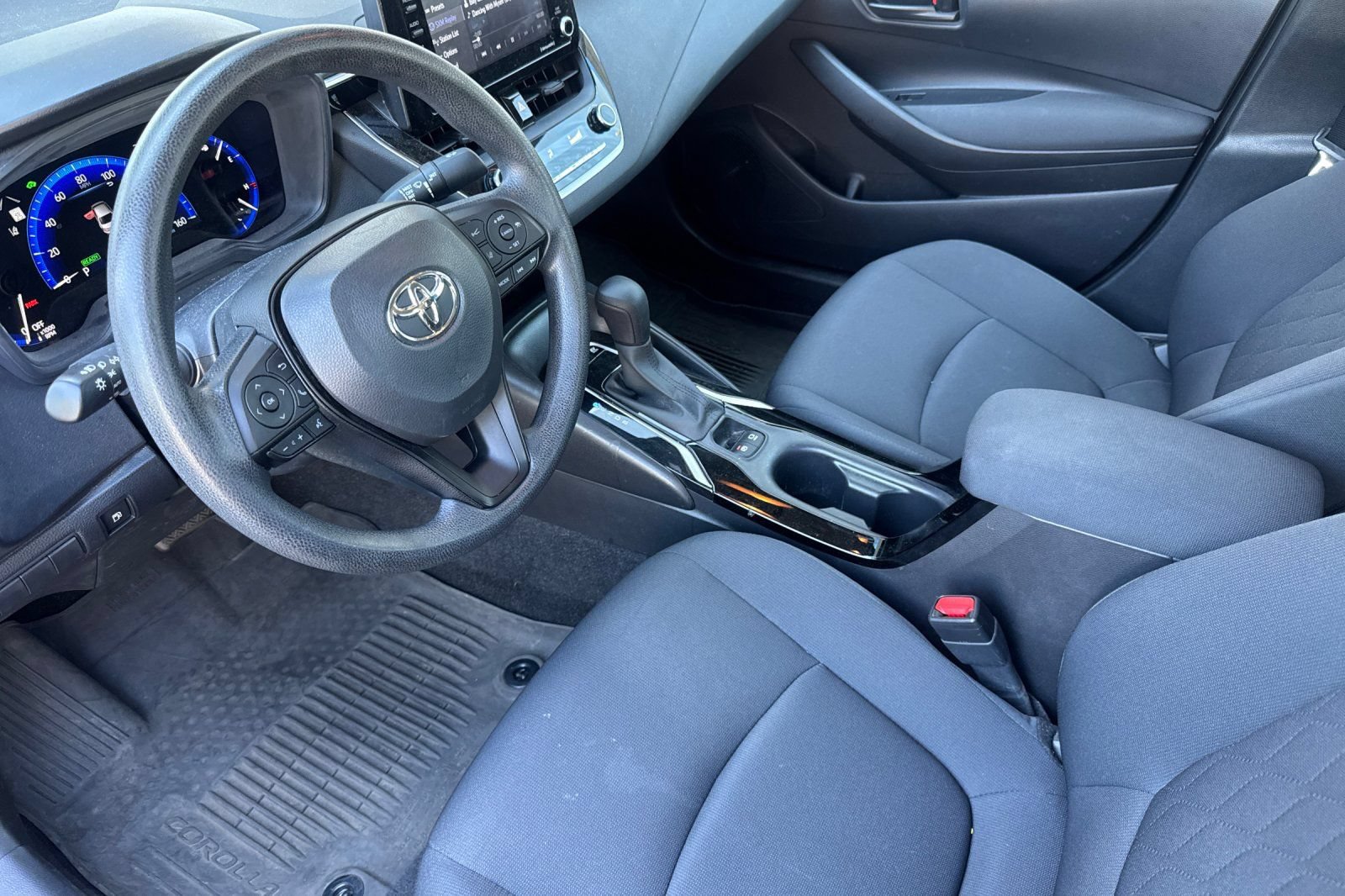 Used 2022 Toyota Corolla LE FWD image 11