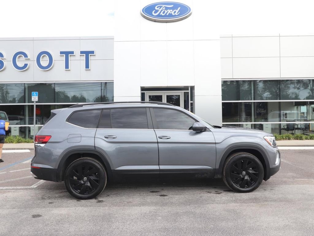 Used 2025 Volkswagen Atlas SE image 17