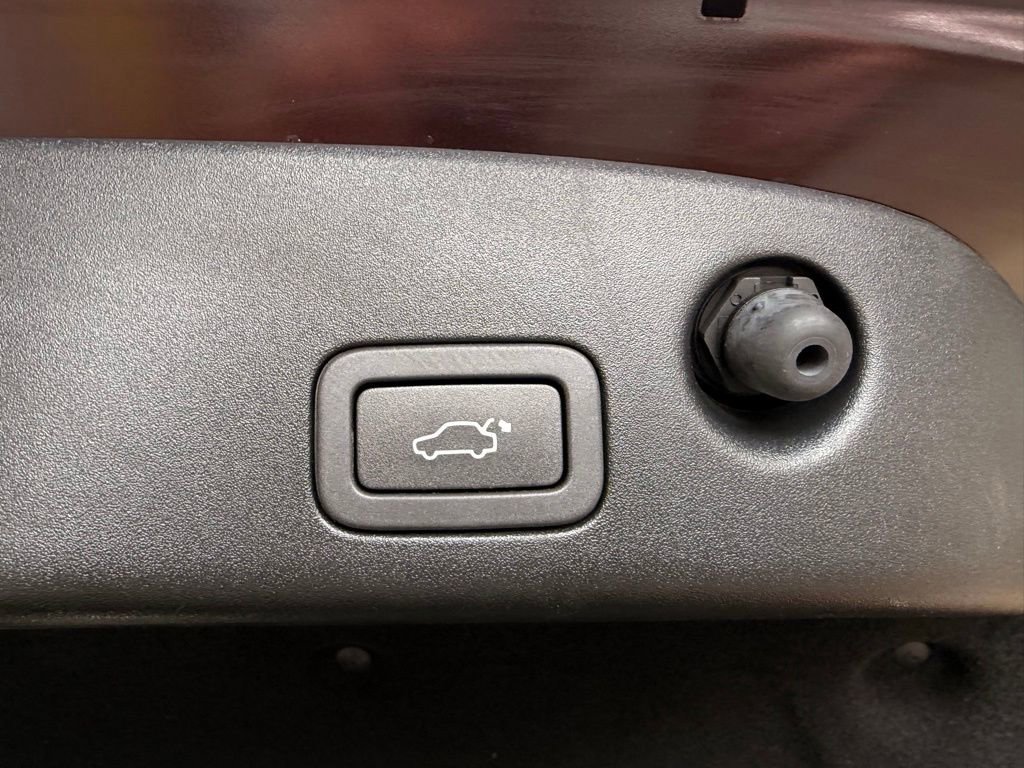 Used 2017 Jaguar XJ L Portfolio image 8