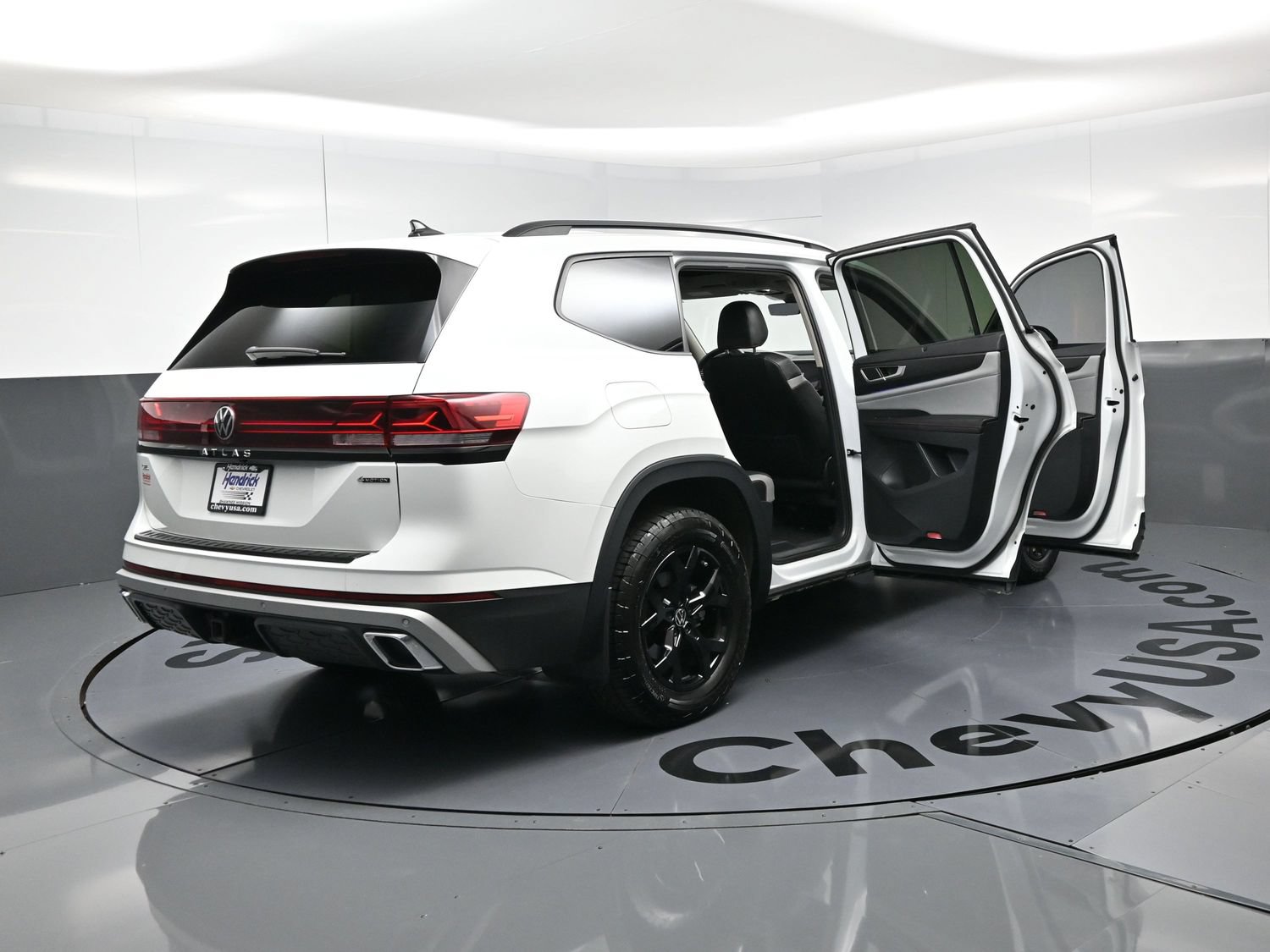 Used 2024 Volkswagen Atlas Peak Edition SEL AWD/4WD image 28