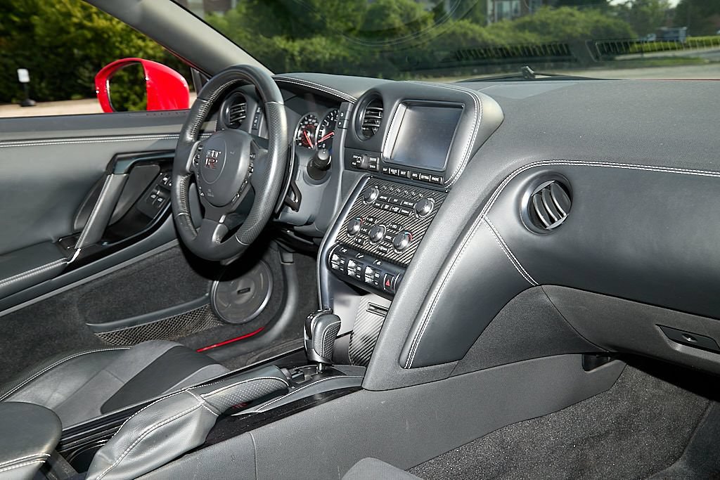 Used 2016 Nissan GT-R Premium AWD/4WD image 40