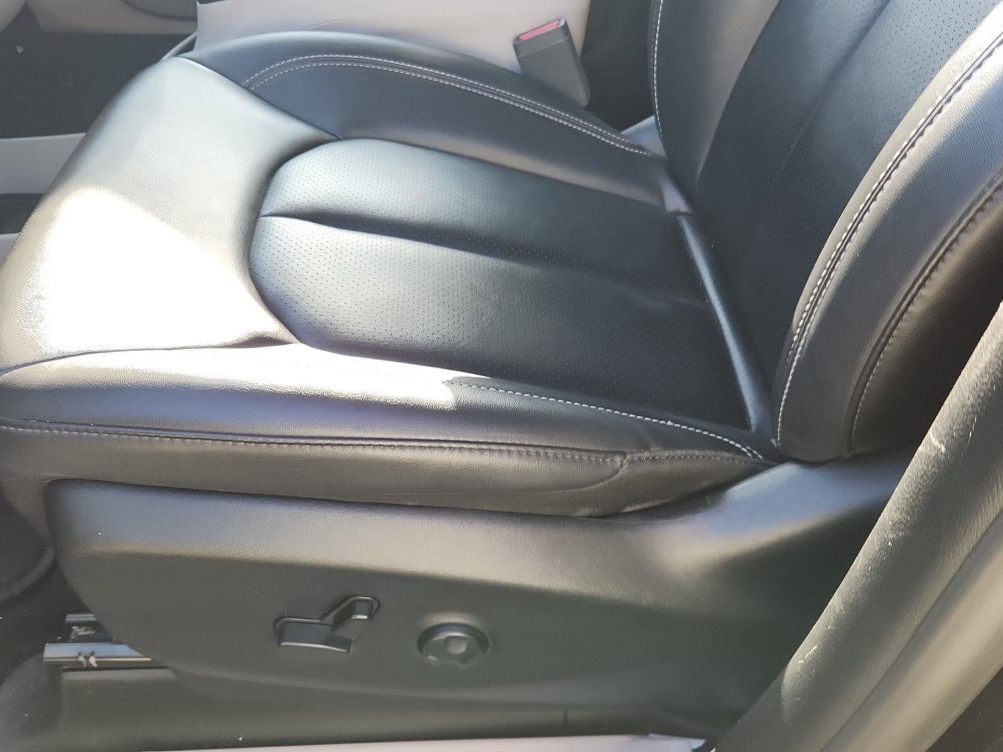 Used 2024 Chrysler Pacifica Touring-L FWD image 11