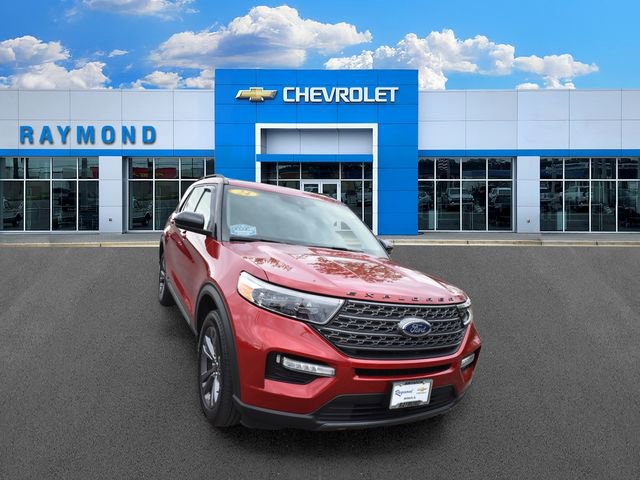 Used 2024 Ford Explorer XLT w/ Equipment Group 202A AWD/4WD image 9