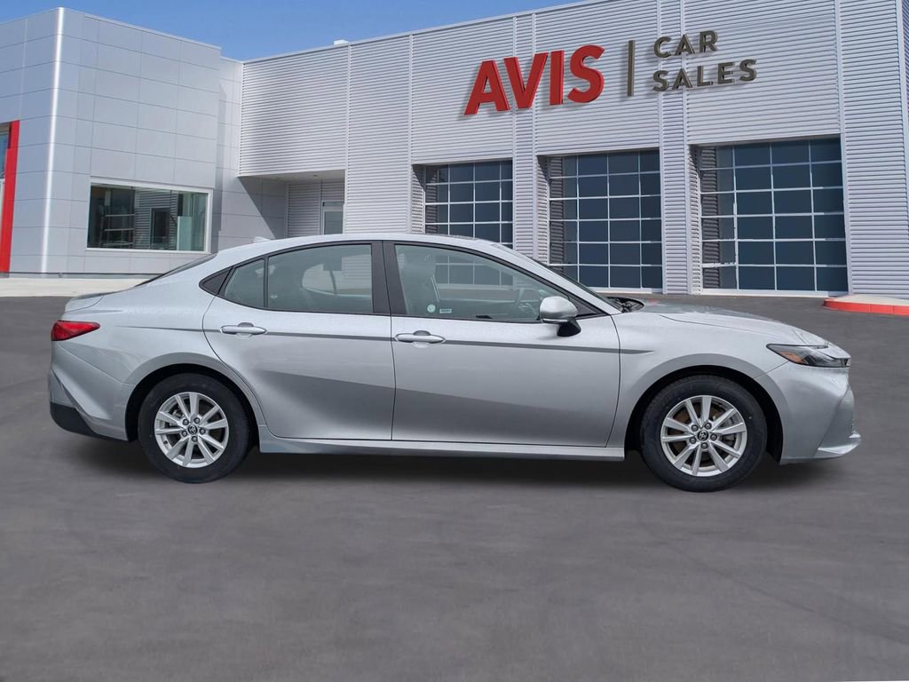 Used 2025 Toyota Camry LE image 5