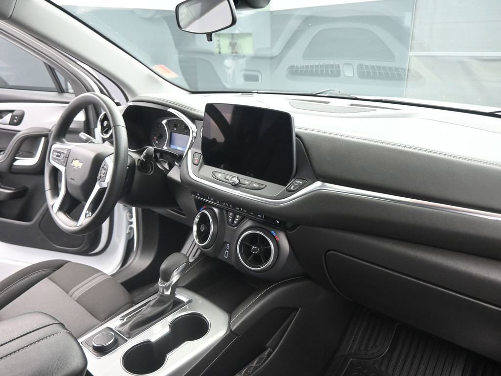 Used 2025 Chevrolet Blazer LT image 23