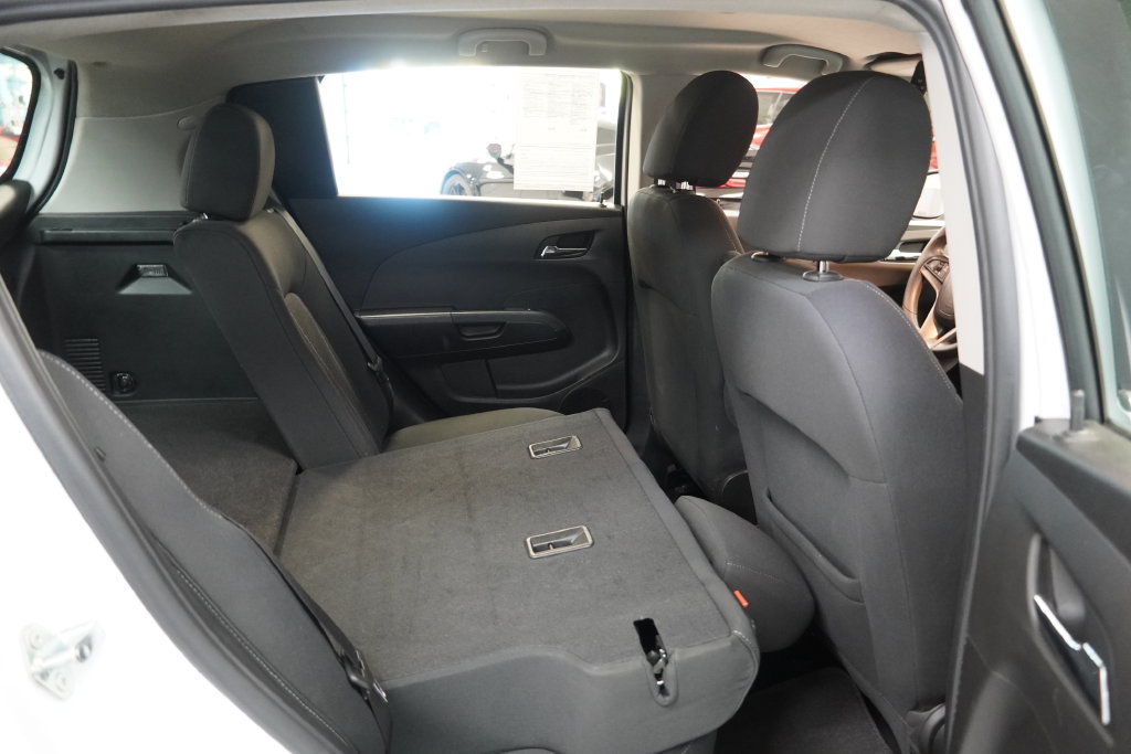 Used 2016 Chevrolet Sonic LT FWD image 29