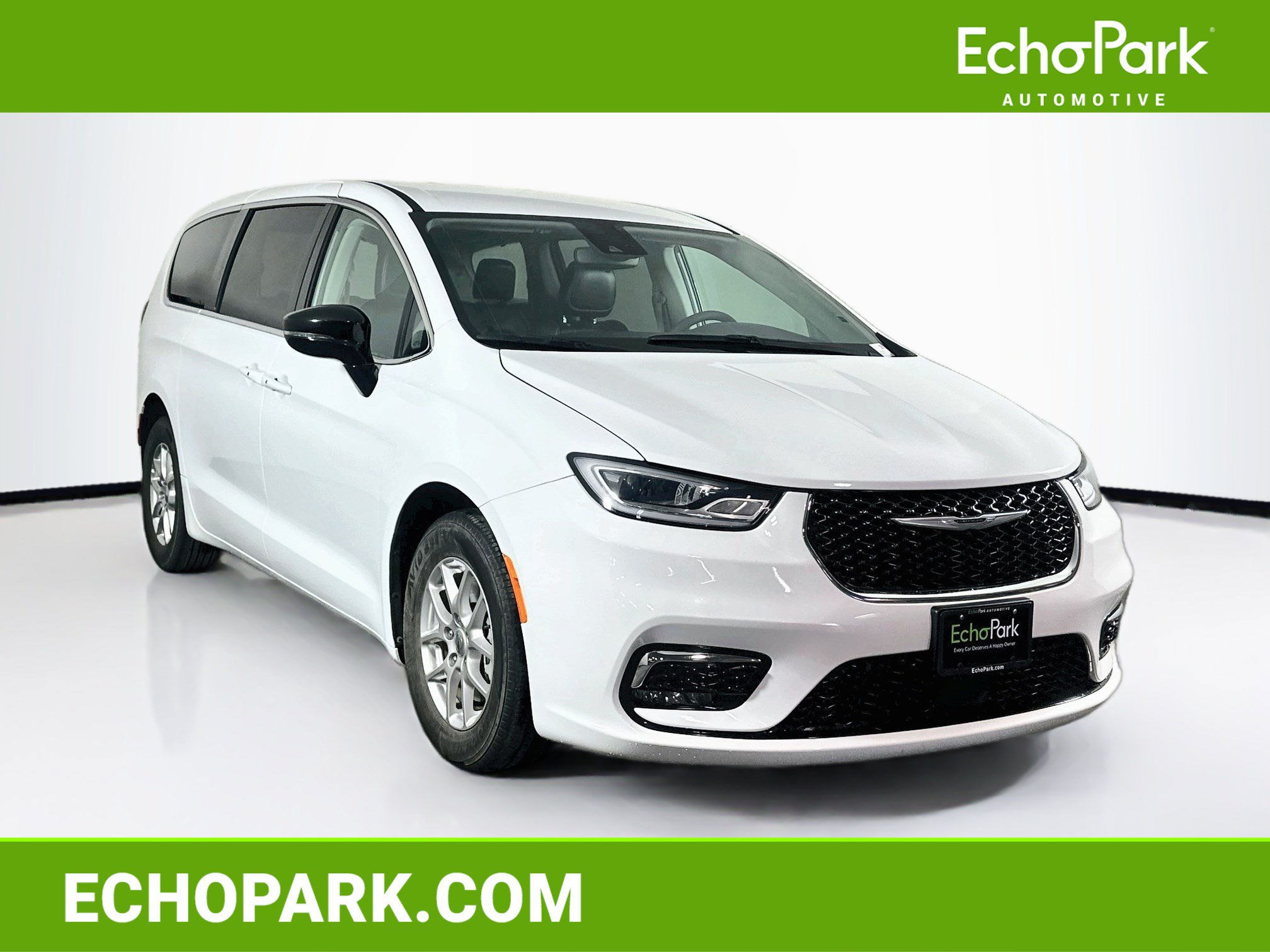 Used 2024 Chrysler Pacifica Touring-L FWD image 1