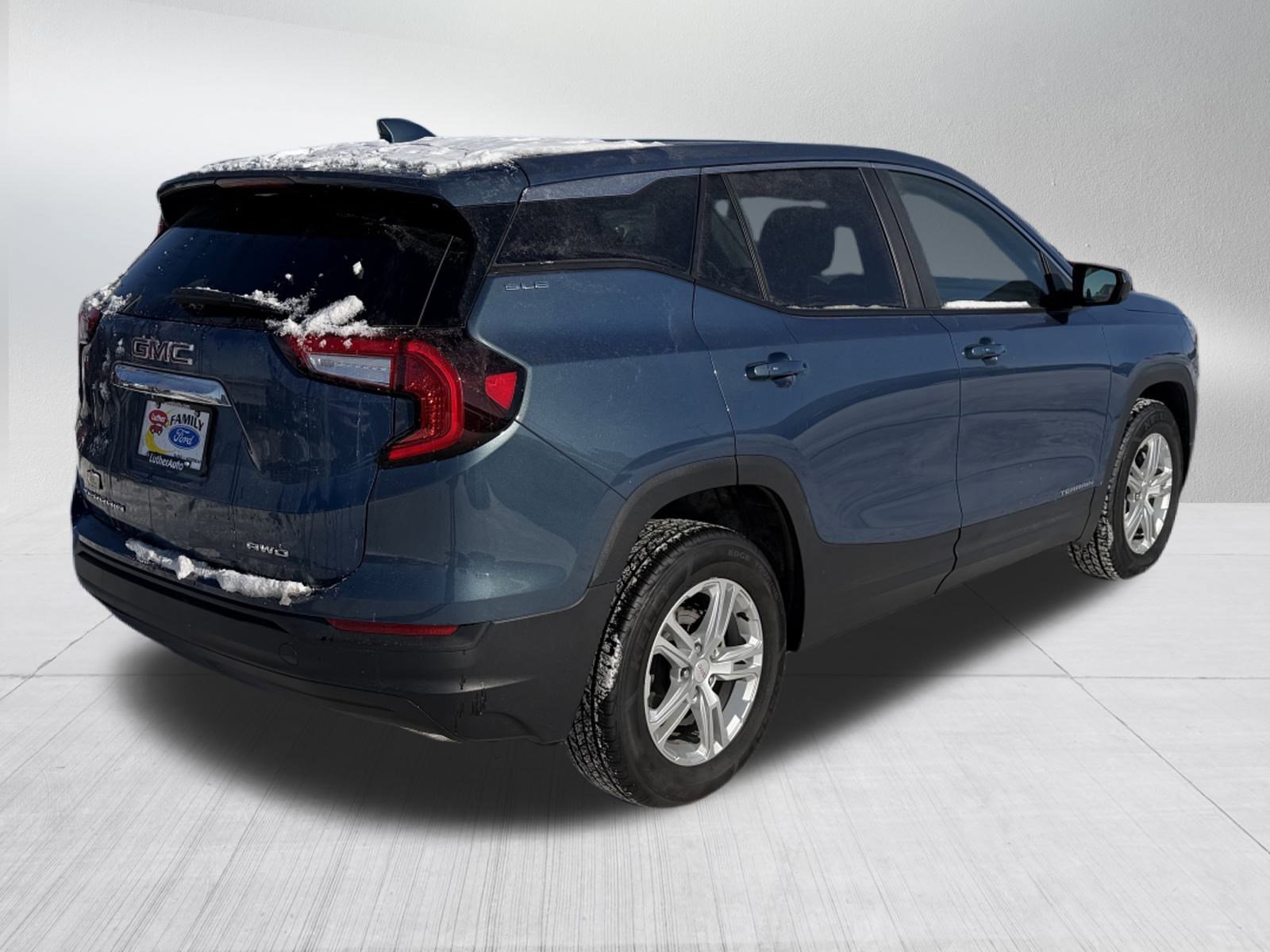 Used 2024 GMC Terrain SLE image 7