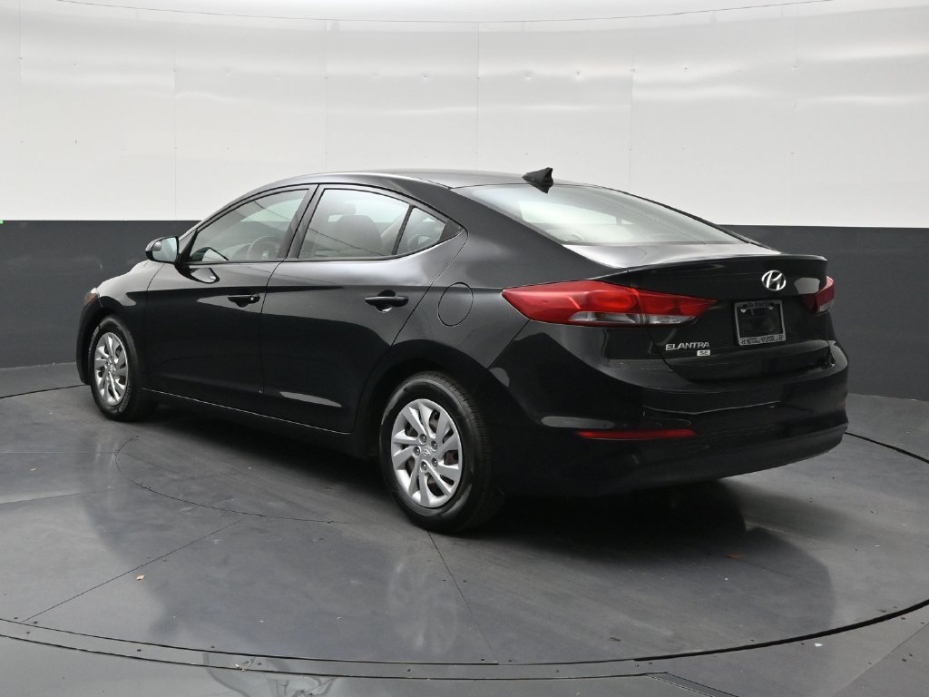 Used 2017 Hyundai Elantra SE FWD image 3