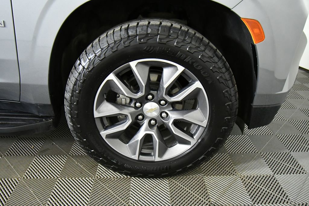 Used 2023 Chevrolet Suburban LS AWD/4WD image 17