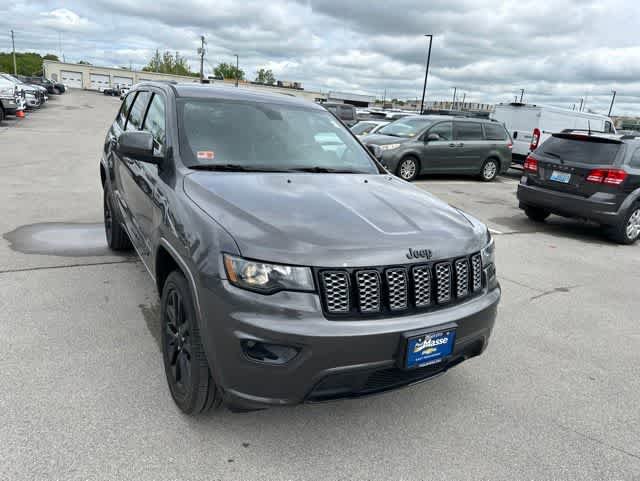Used 2017 Jeep Grand Cherokee Altitude AWD/4WD image 23